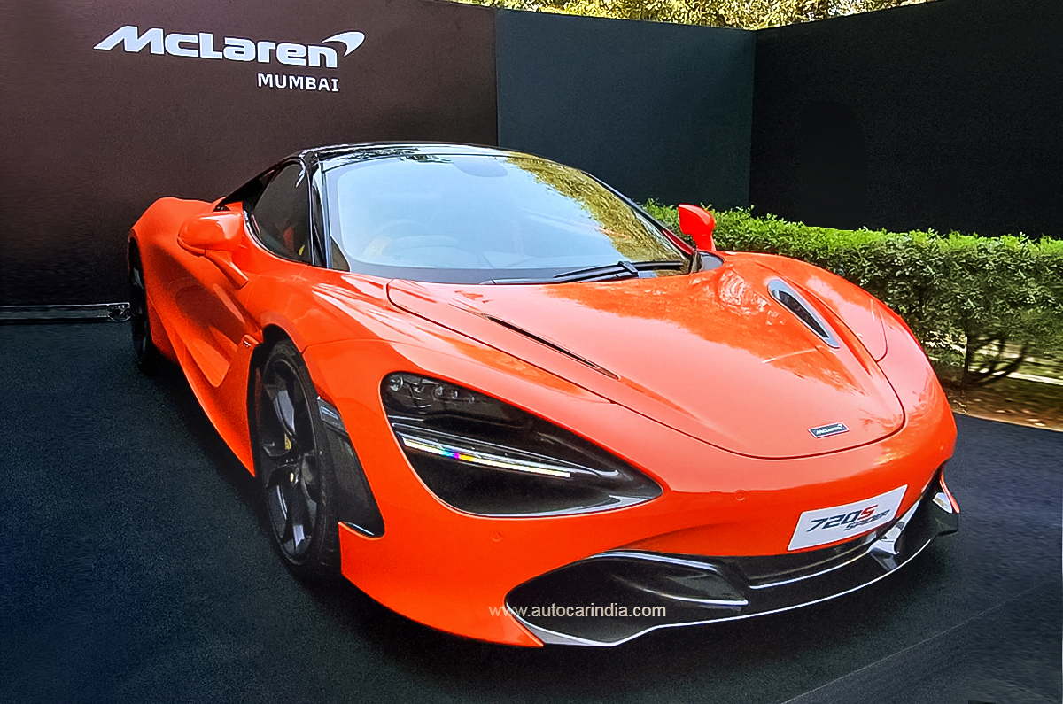 2022 McLaren 720S spyder front quarter.