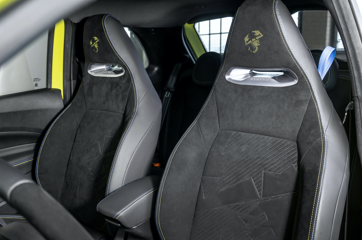Abarth 500e seats
