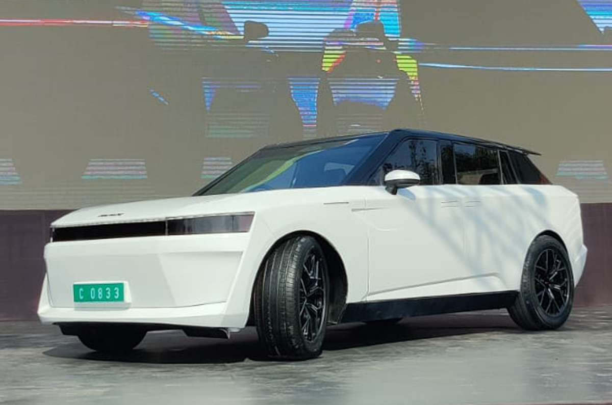 Pravaig Defy EV SUV front quarter