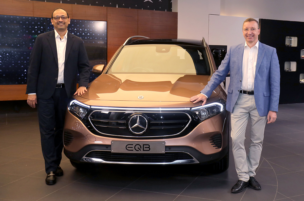 Mercedes-Benz EQB front three-quarter.