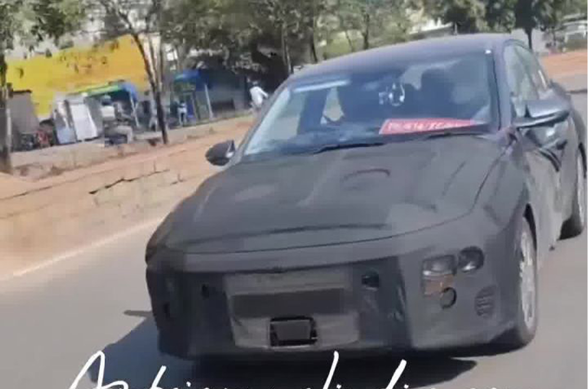 Next-gen Hyundai Verna spied front quarter 