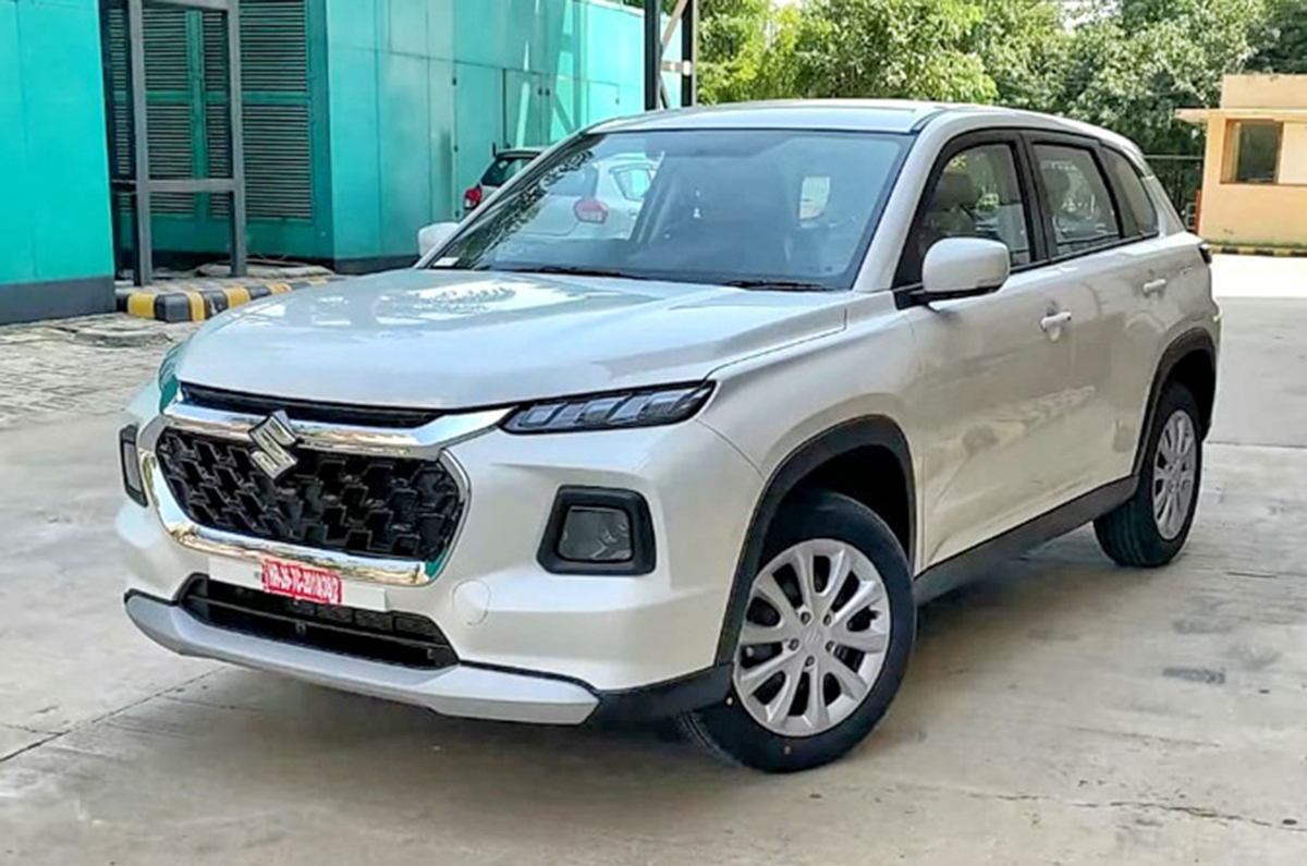 2022 Maruti Suzuki Grand Vitara front three-quarter.