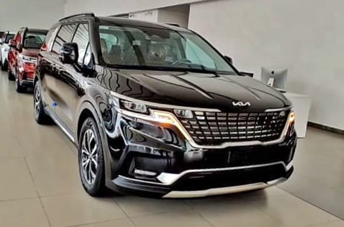 Kia Carnival front 