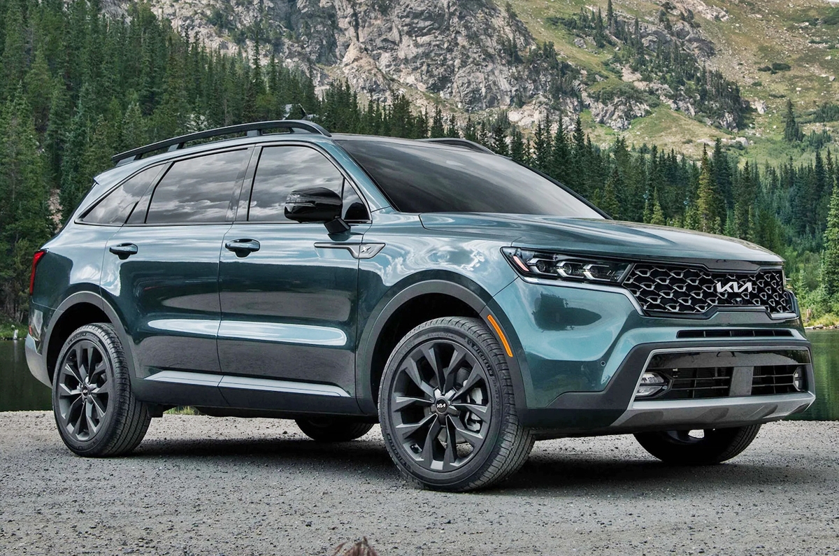 2022 Kia Sorento front quarter 