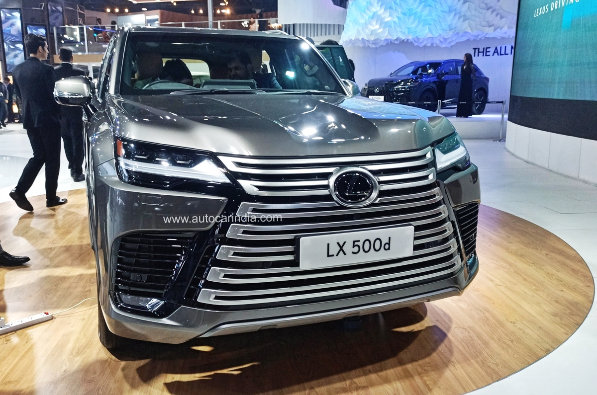 Lexus LX500d front quarter 