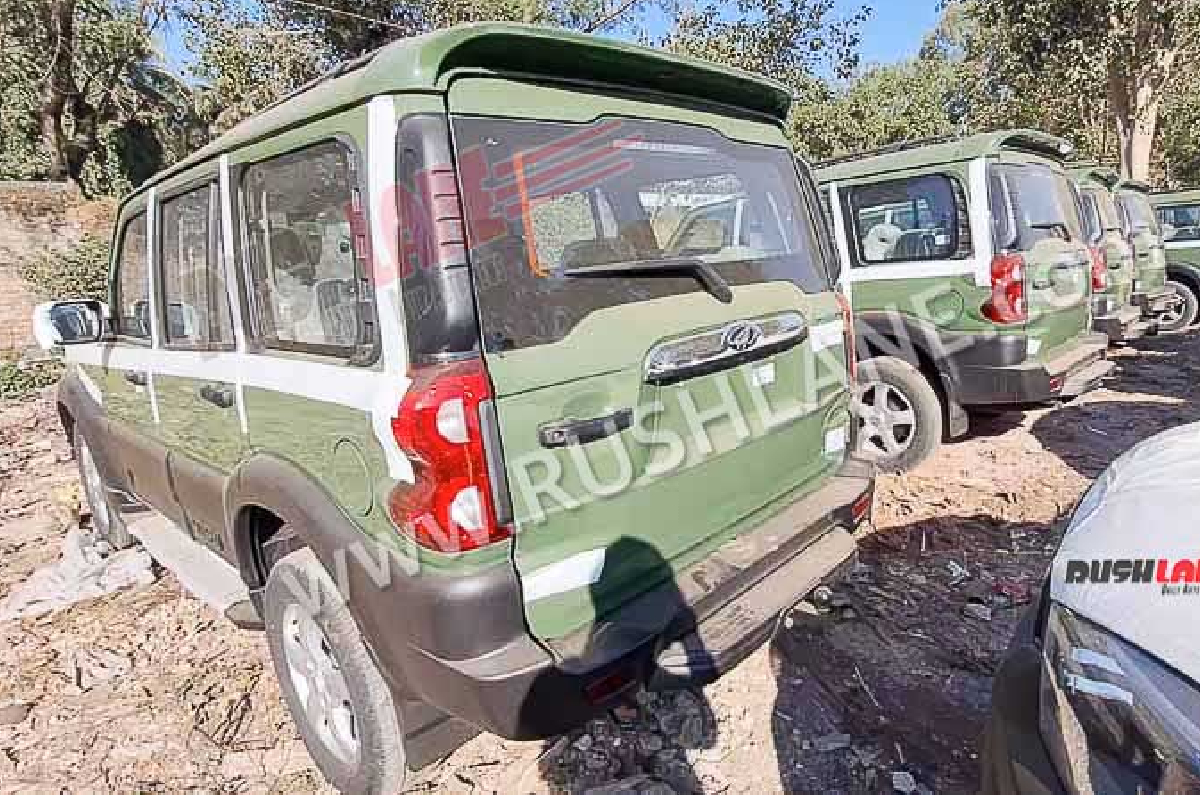 Mahindra Scorpio 4X4 Indian Amry rear quarter 