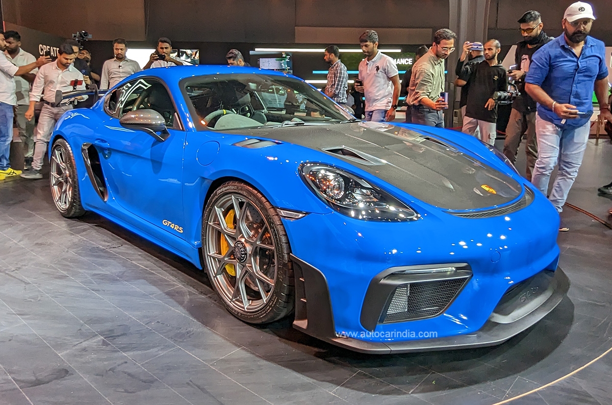 Porsche 718 Cayman GT4 RS front quarter
