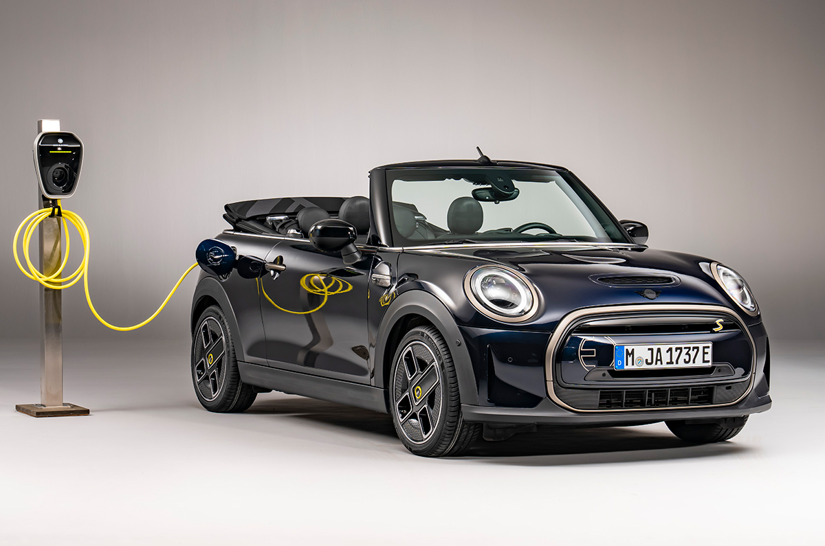 Mini Cooper SE 3-door electric convertible front quarter