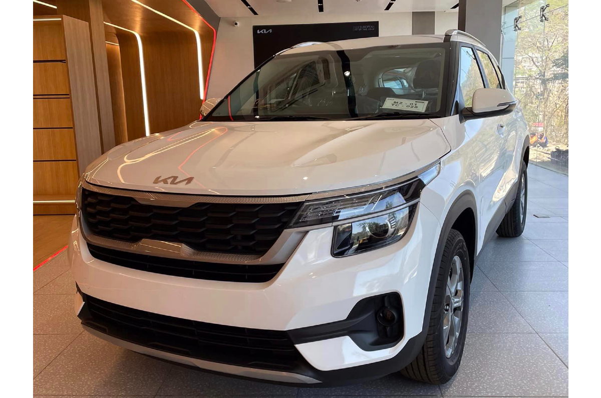 Kia Seltos front quarter 