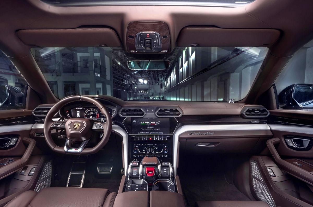 Lamborghini Urus S interior 