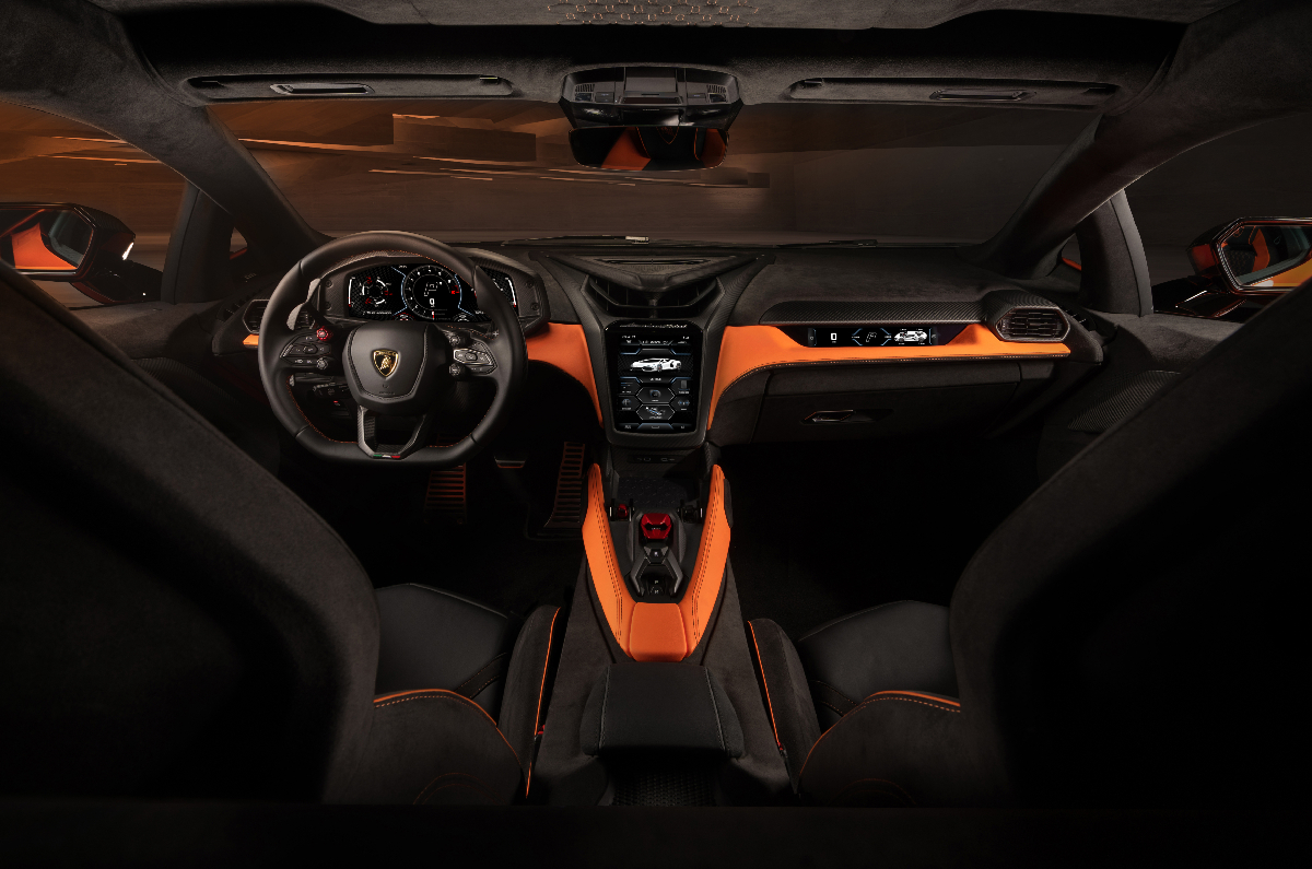 Lamborghini Revuelto interior 