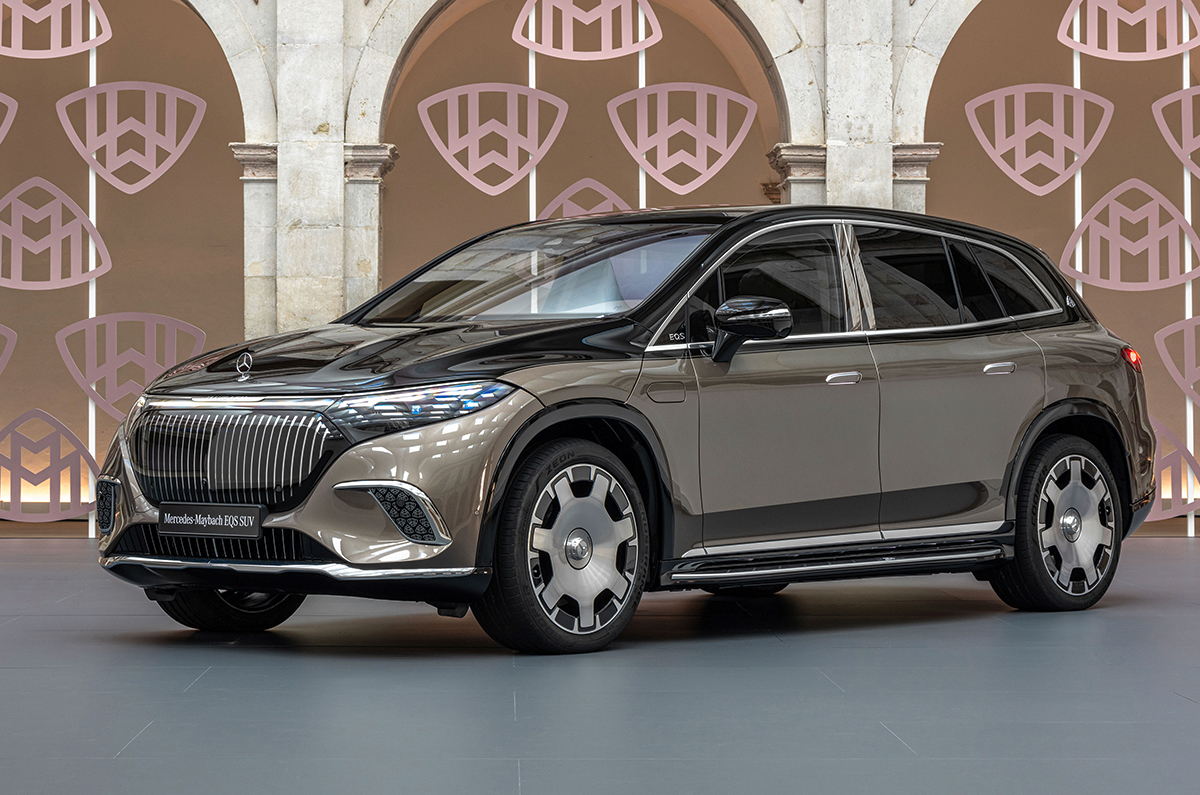 Mercedes Maybach EQS SUV front quarter