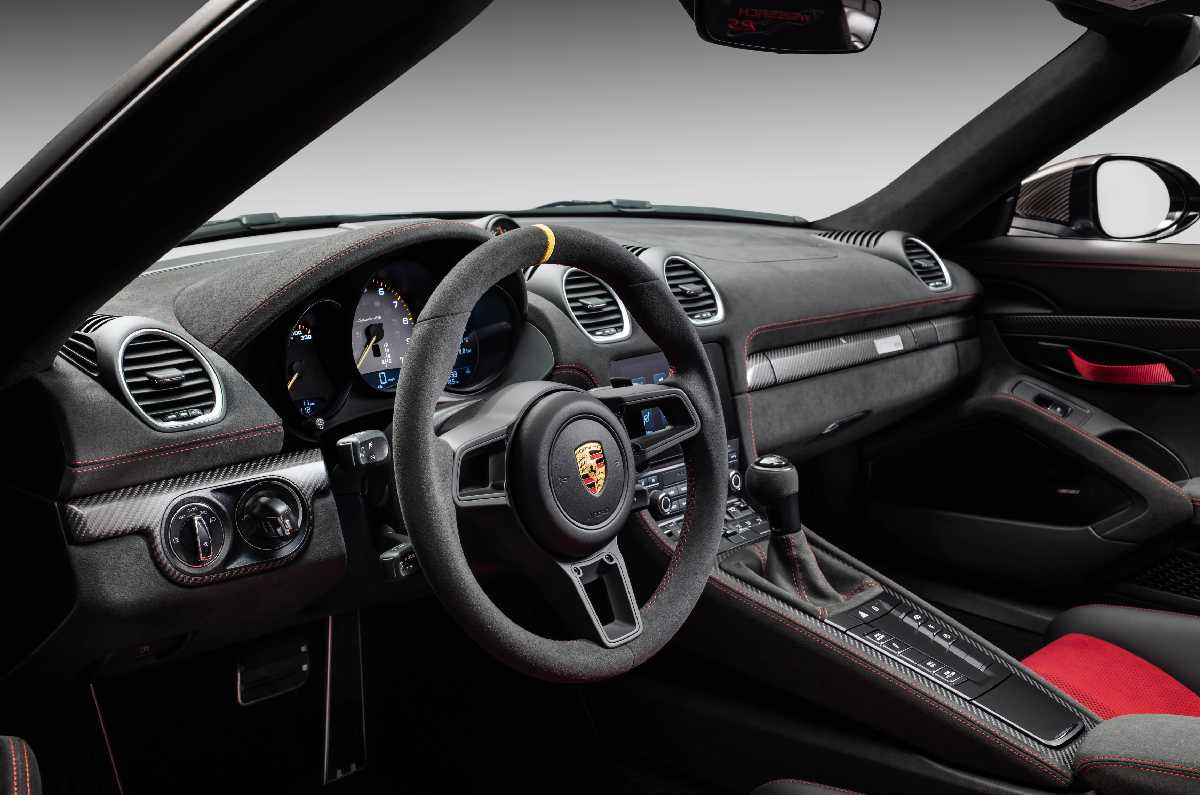 Porsche 718 Spyder RS interior