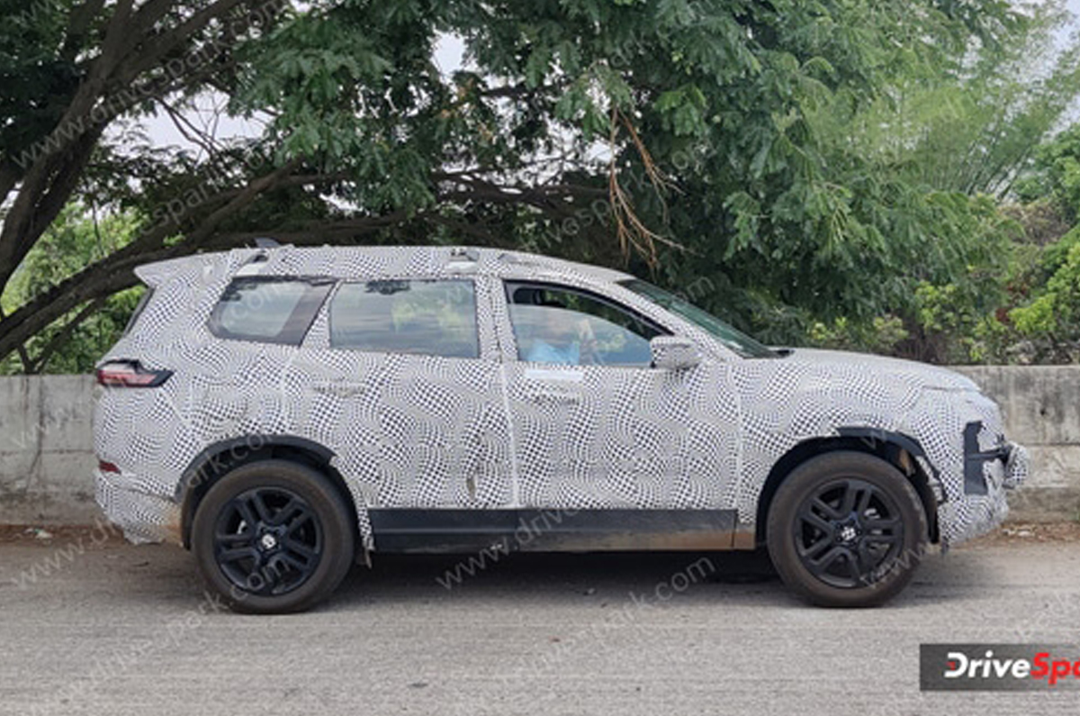 Tata Safari facelift spied