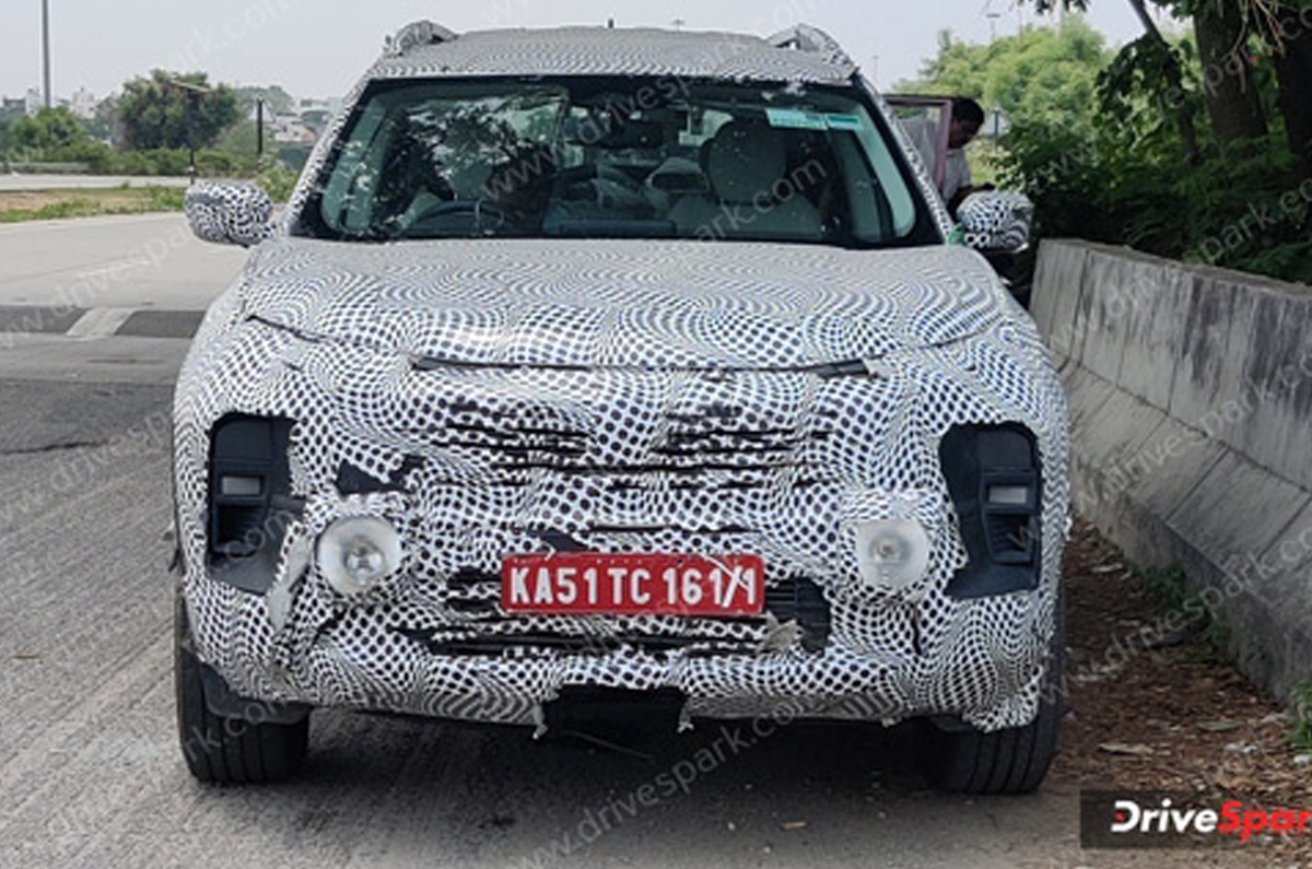 Tata Safari facelift spied