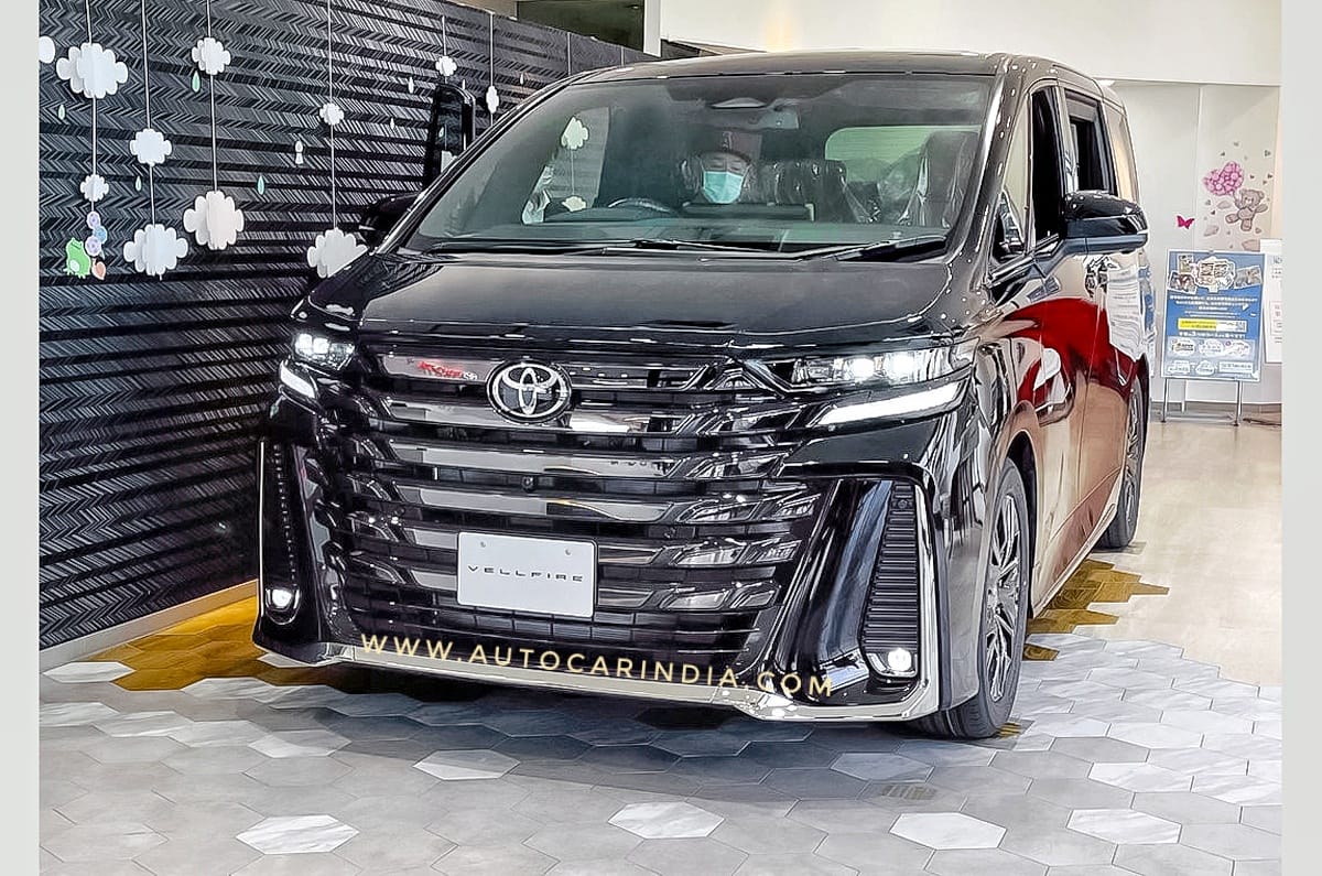 Toyota Vellfire front