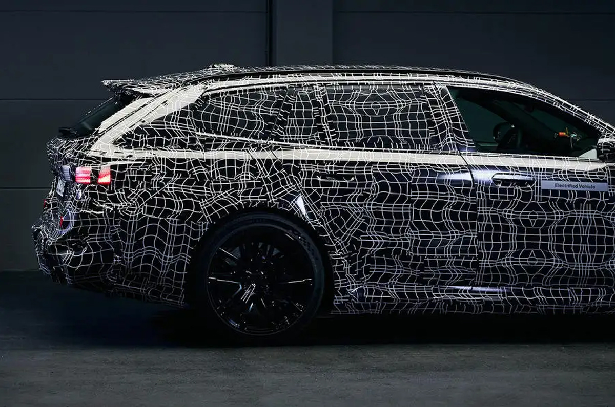 BMW M5 Touring teased 