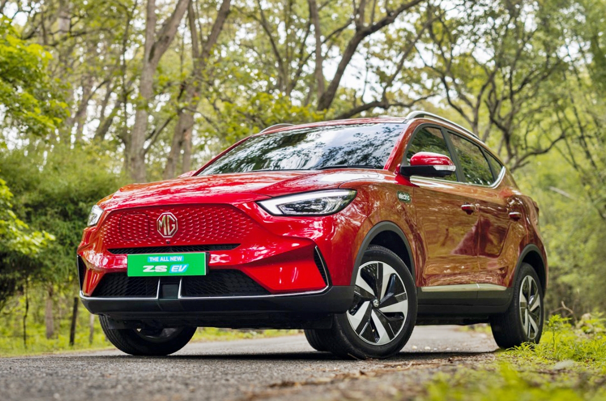MG ZS EV front quarter 