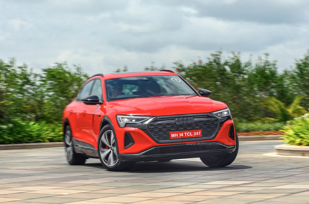 Audi Q8 e-tron front quarter 