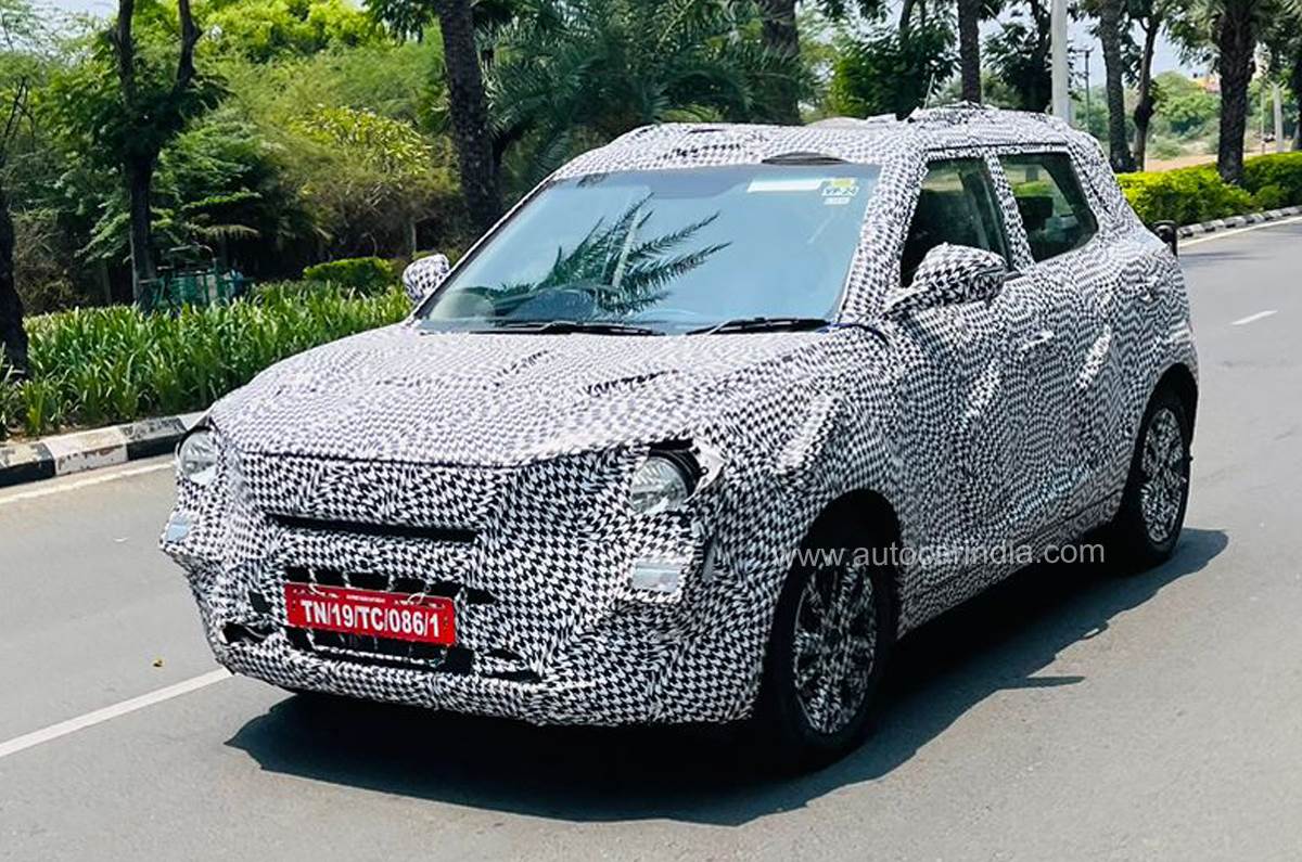 महिंद्रा XUV300 फेसलिफ्ट फ्रंट क्वार्टर