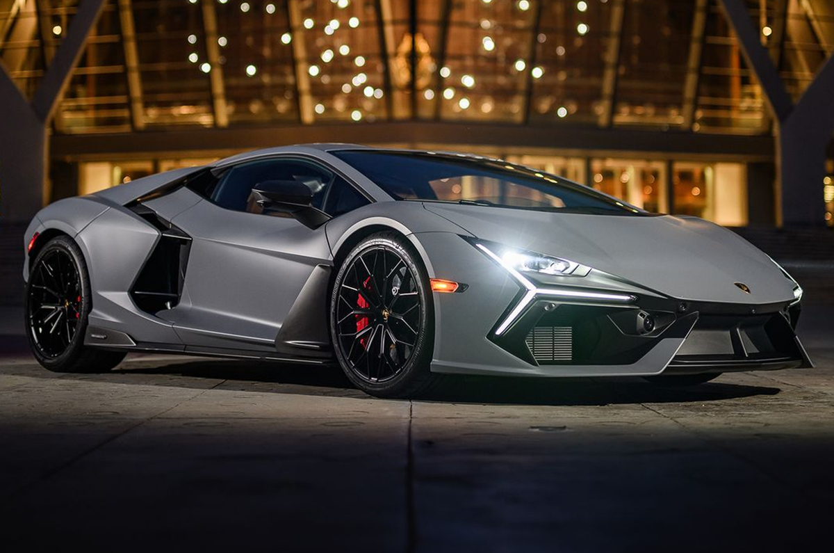 Lamborghini Revuelto