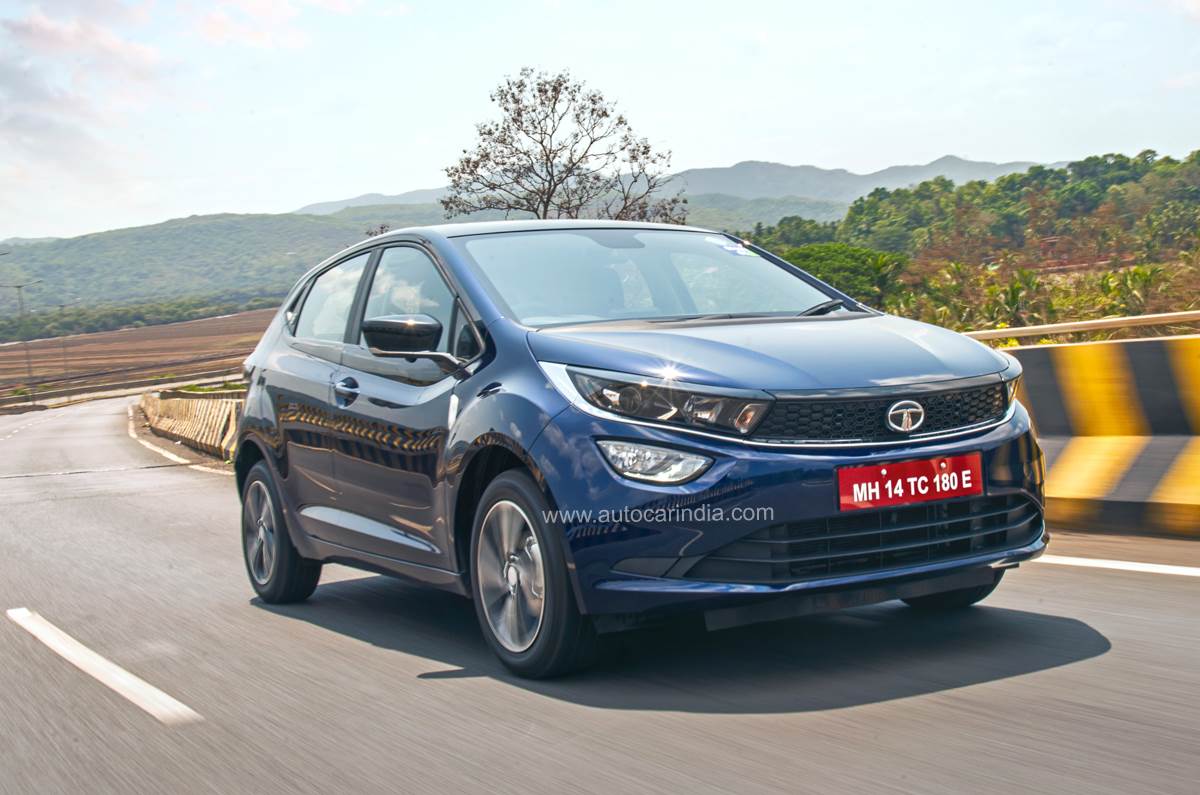 Tata Altroz front quarter