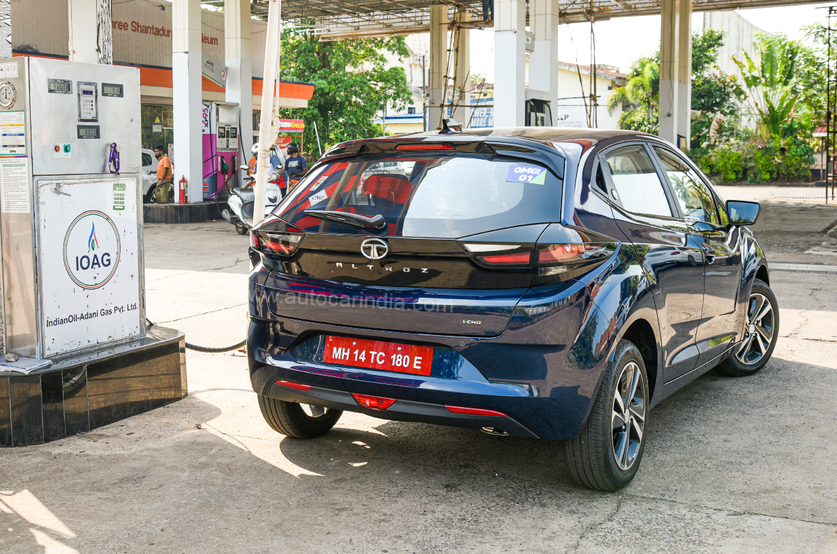 Tata Altroz CNG filling image