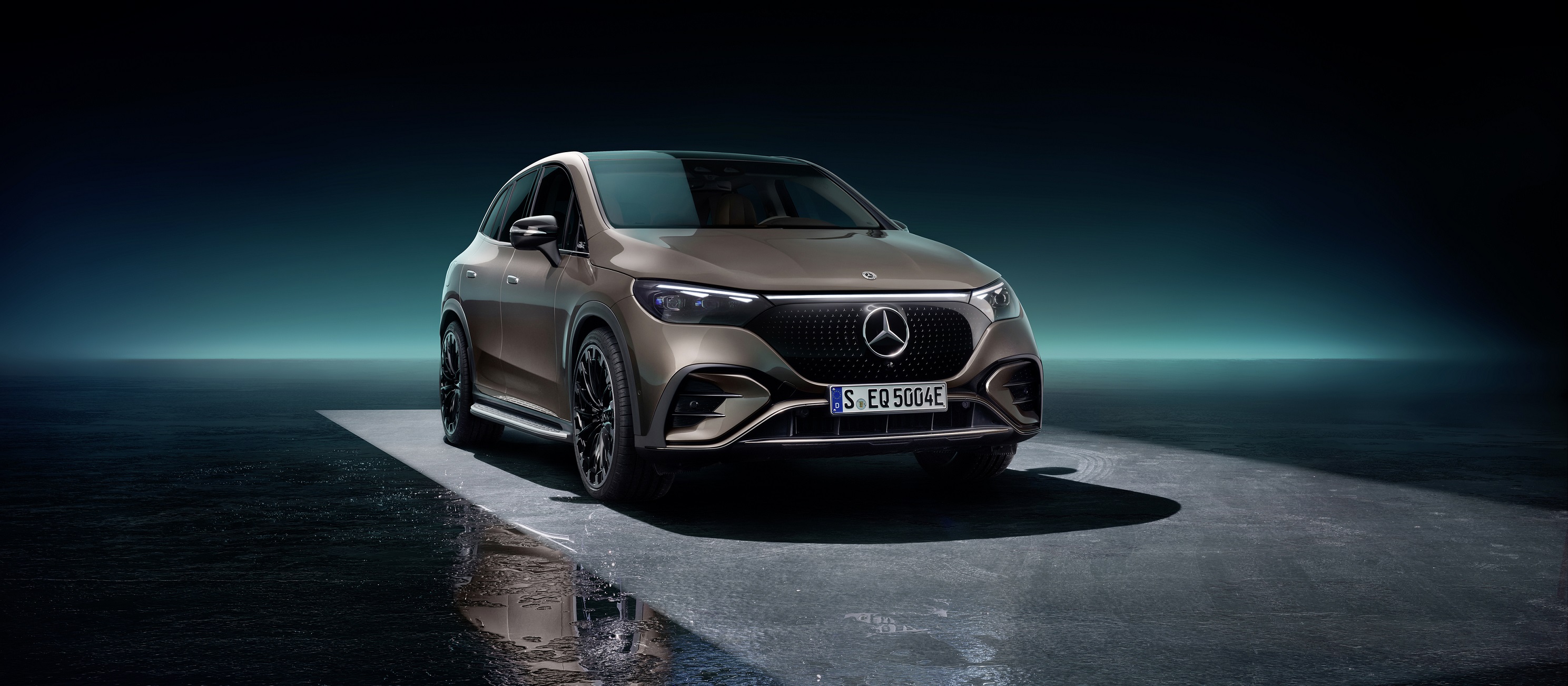 Mercedes EQE SUV front quarter