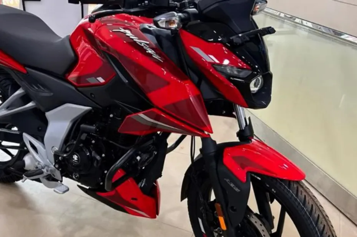 Bajaj Pulsar N150 light