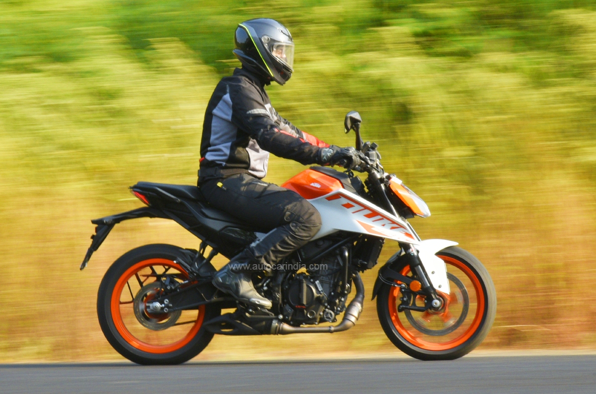 KTM 250 Duke price, mileage, fuel efficiency figures.