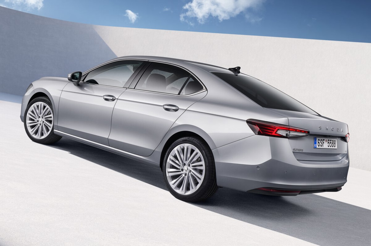 2024 Skoda Superb rear