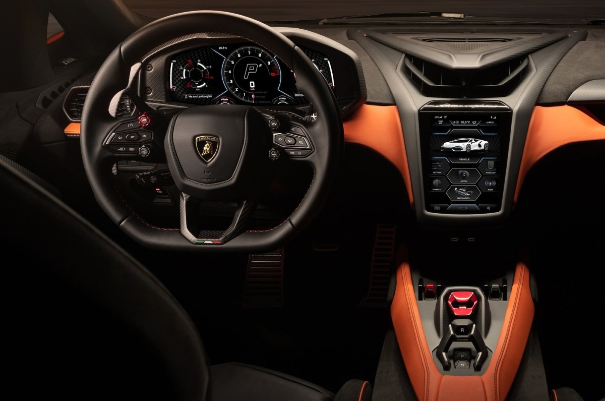 Lamborghini Revuelto rear