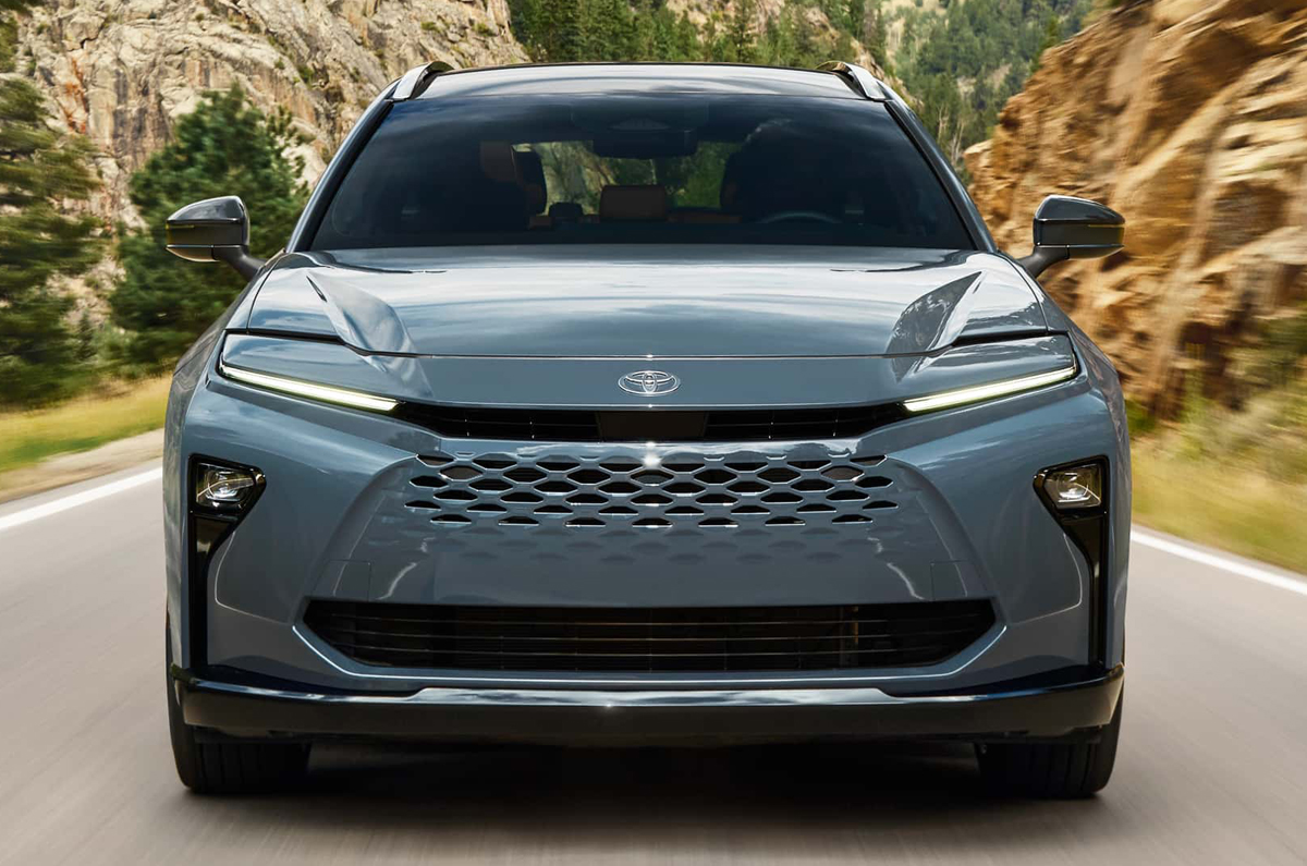 Toyota Crown Signia front Toyota Crown Signia front