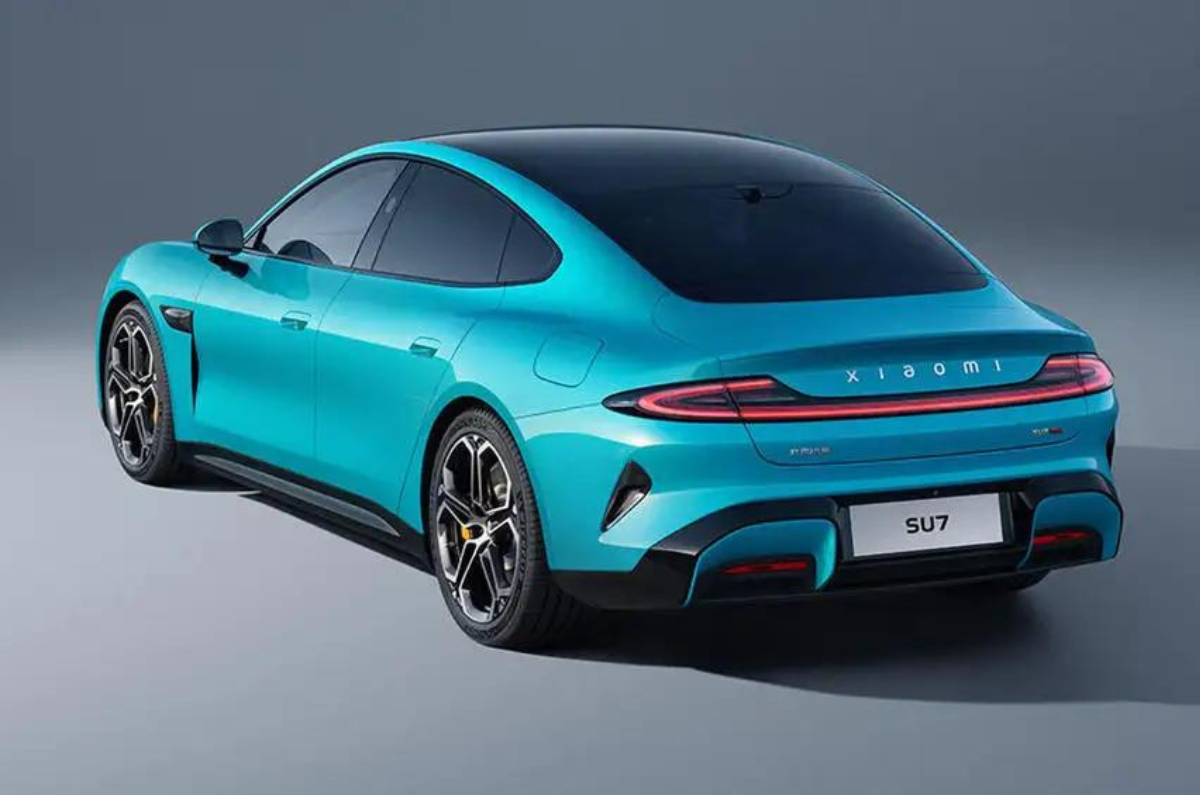 Xiaomi SU7 electric sedan rear quarter 
