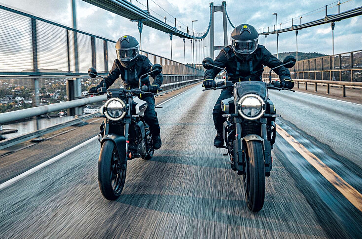 Husqvarna Svartpilen 401 price, design, power, features.
