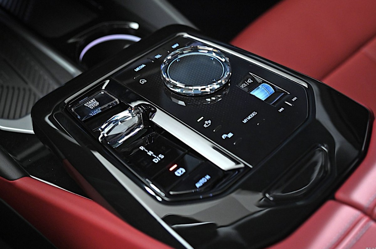 2024 BMW 5 Series LWB