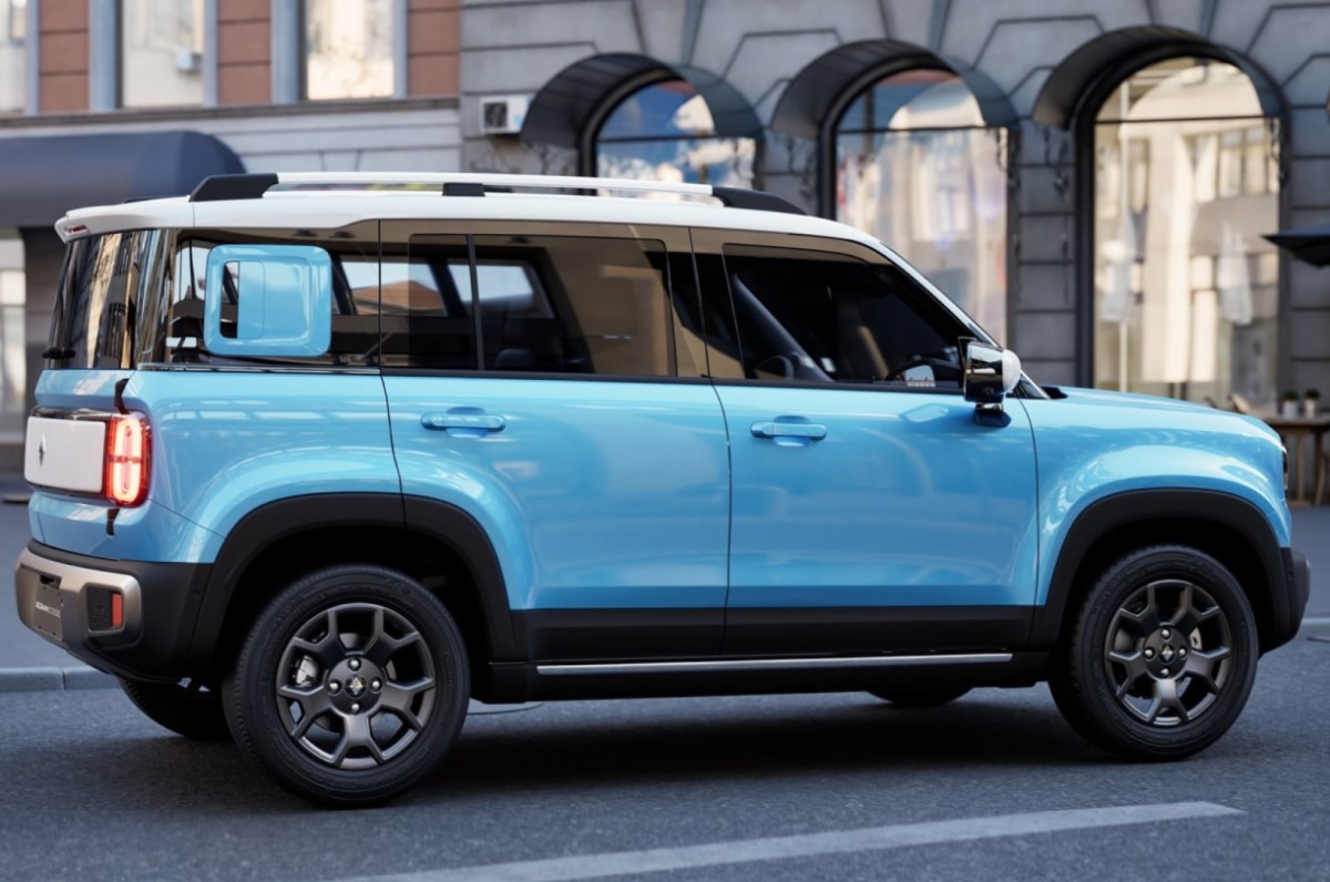 Baojun Yep Plus side Baojun Yep Plus side