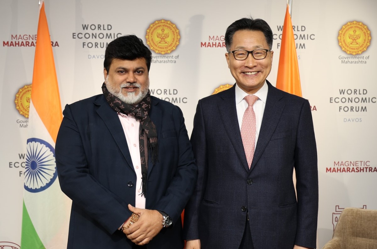 Uday Samant, Minister of Industries, Gov of Maharashtra; Un Soo Kim, MD & CEO, Hyundai Motor India