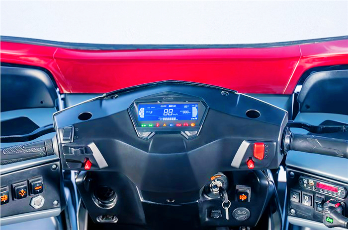 Hero-owned Surge unveils S32 e-scooter/three-wheeler hybrid - Image 3