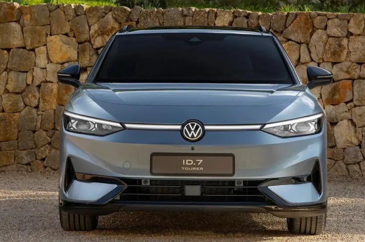 Volkswagen ID 7 Tourer front