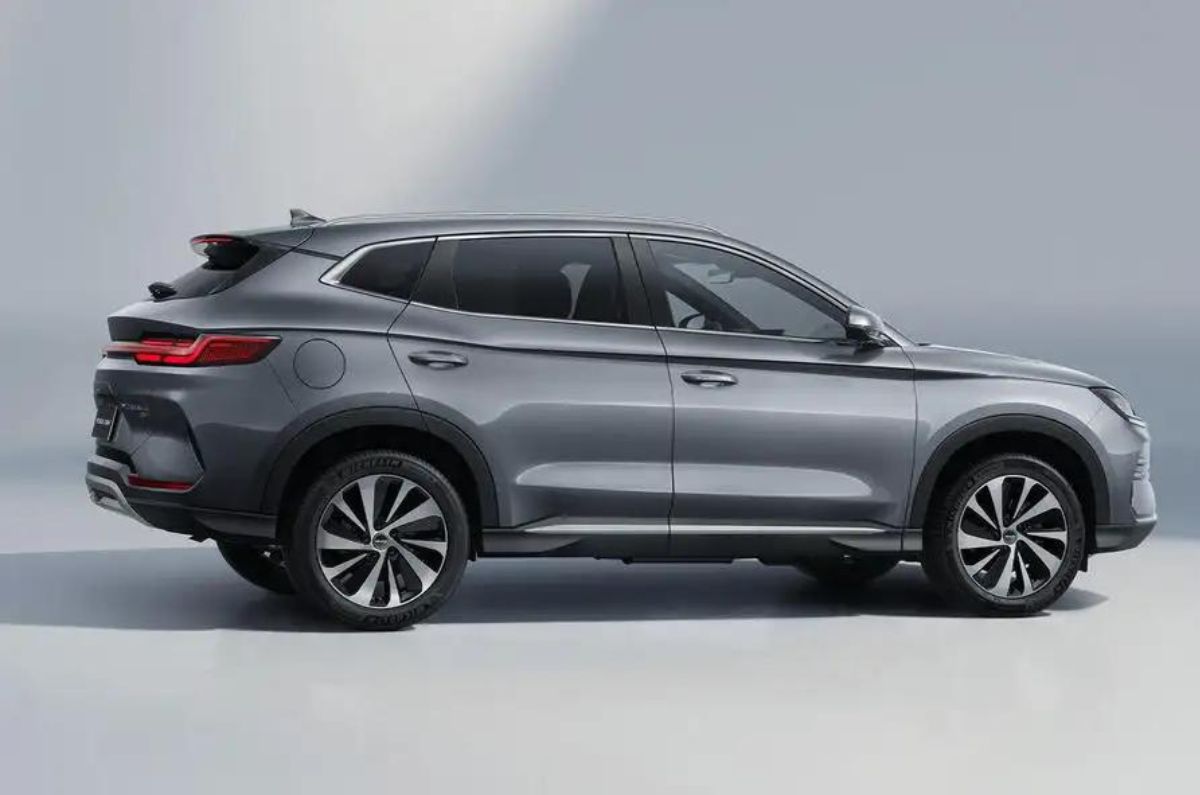 Vinfast Seal U SUV side profile