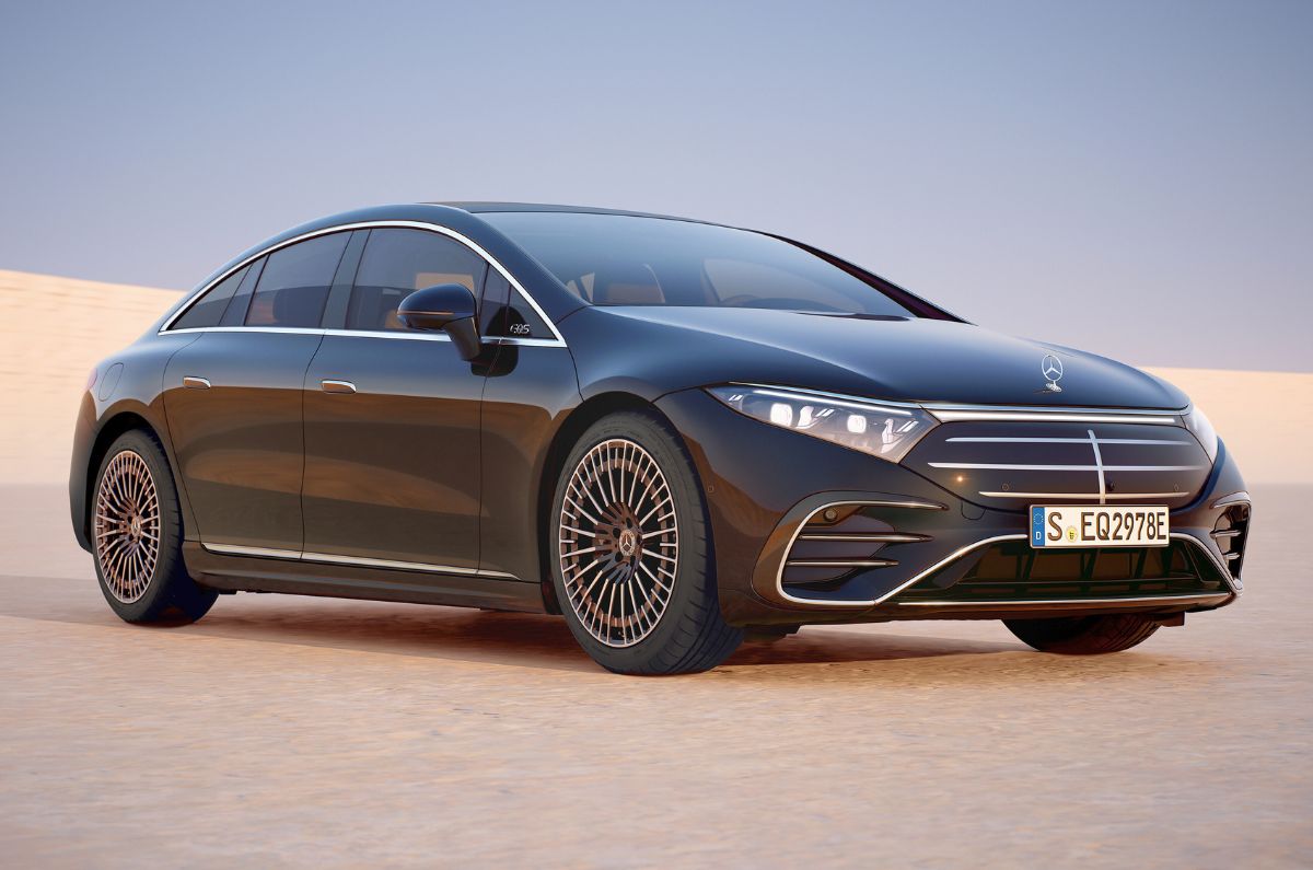 Mercedes EQS facelift debuts with new grille, larger battery