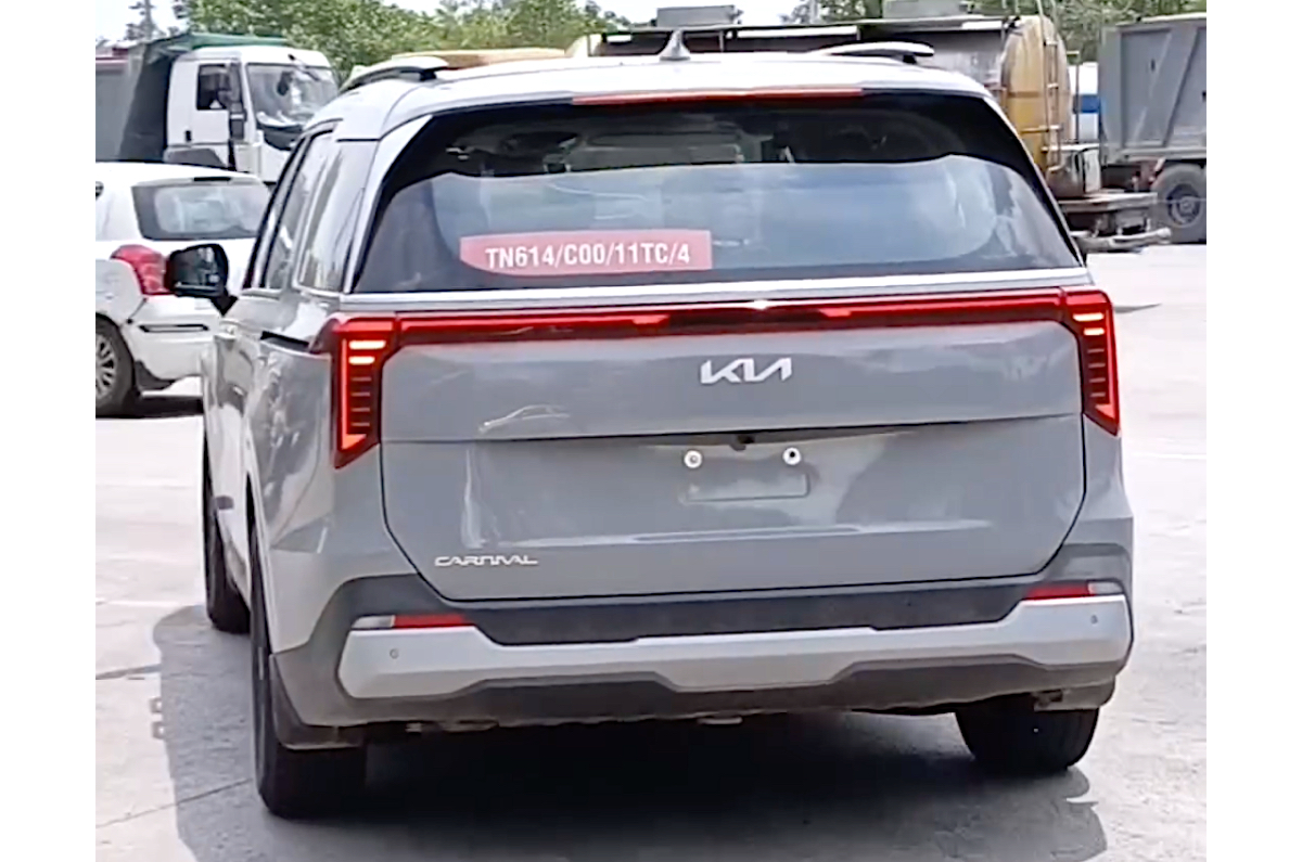 Next-gen KIa Carnival spied Next-gen KIa Carnival spied