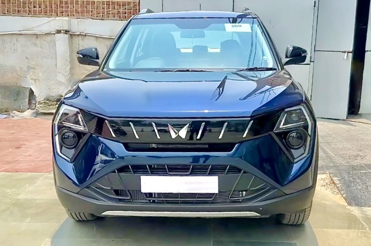 The XUV 3XO finished in Nebula Blue is among the most popular colour options.