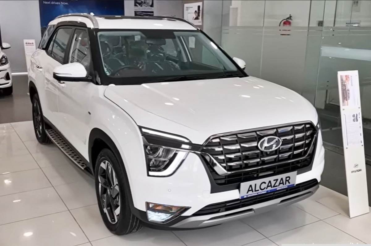 Hyundai Alcazar showroom