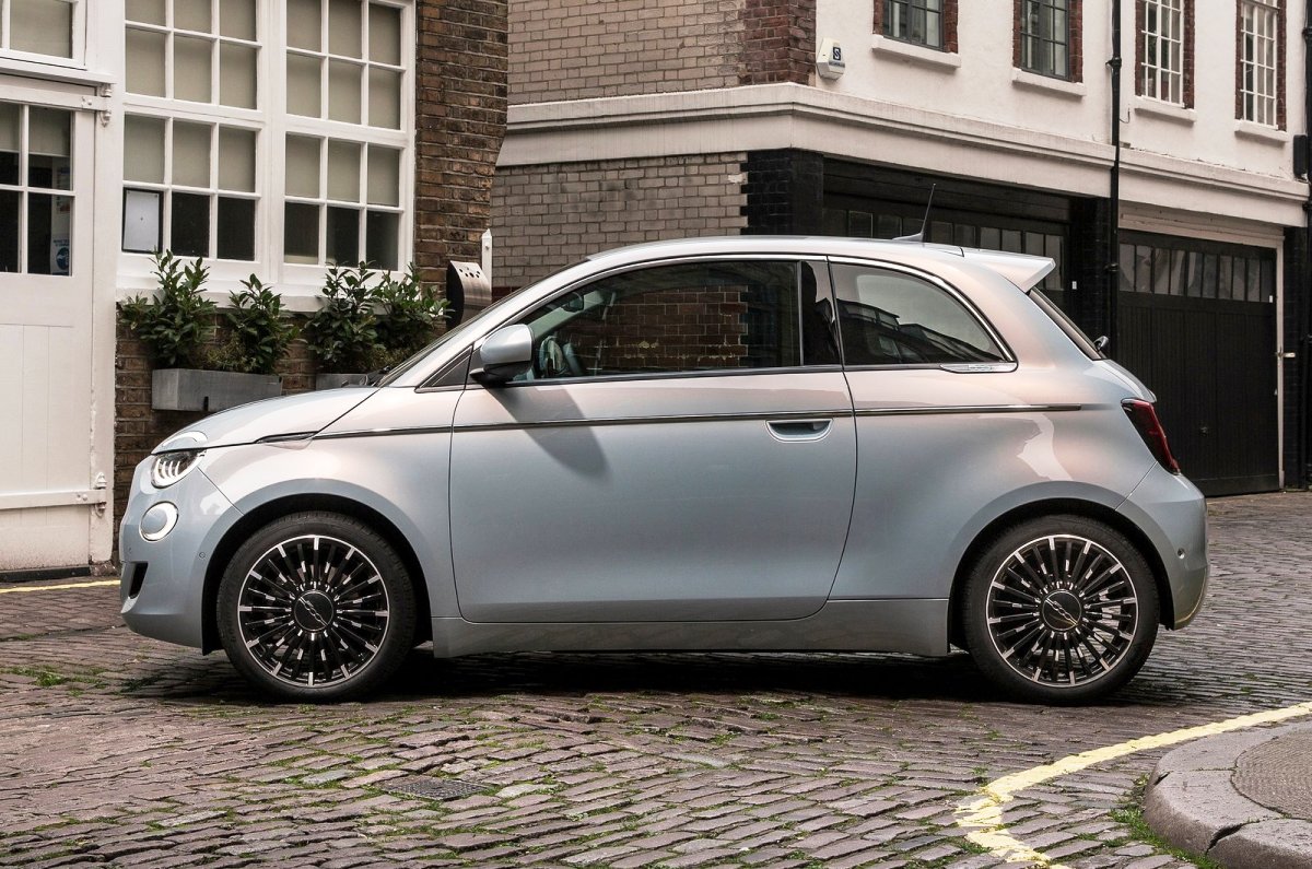 Fiat 500e used for representation only.
