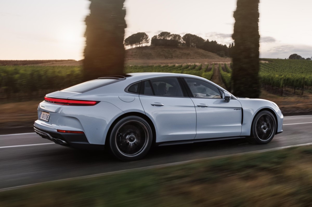 Porsche Panamera Turbo S E-Hybrid rear