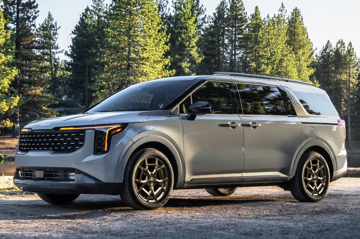 Kia Carnival front Kia Carnival front