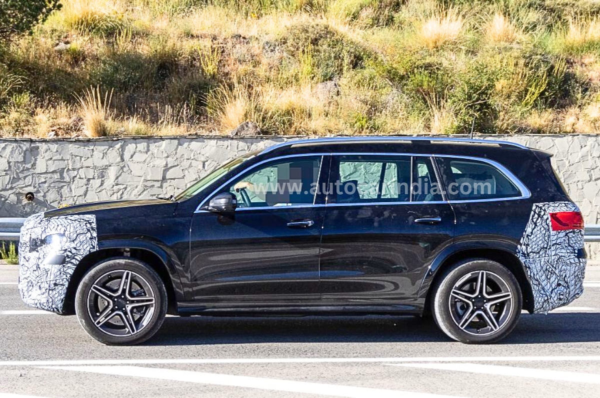 Mercedes GLS facelift side spied