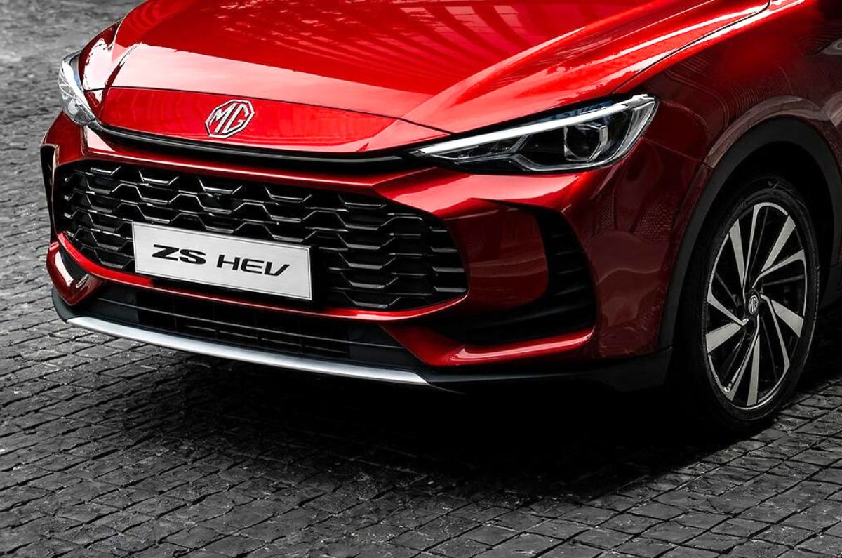New MG ZS SUV partially revealed ahead of August 26 debut